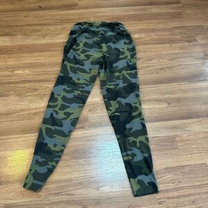 Zenana Camouflage Leggings | Women size Large